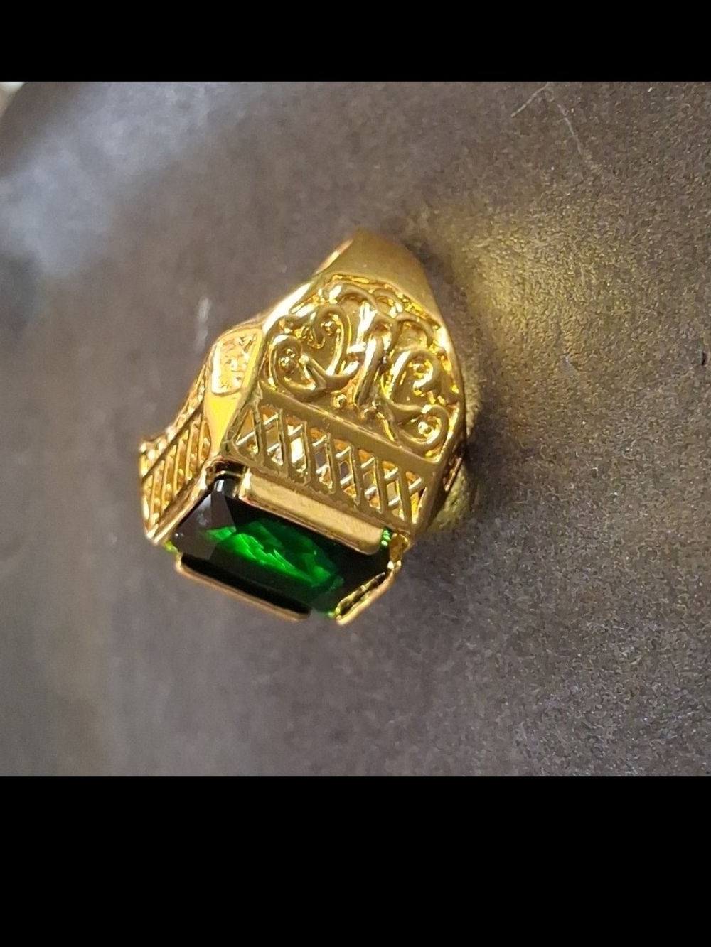 18K Gold Emerald Ring
